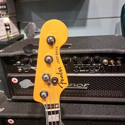 Fender American Ultra Jazz Bass 3